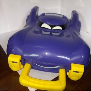 Fisher-Price DC Batwheels Bat The Batmobile Carrying Case & 1:55 Diecast Car
